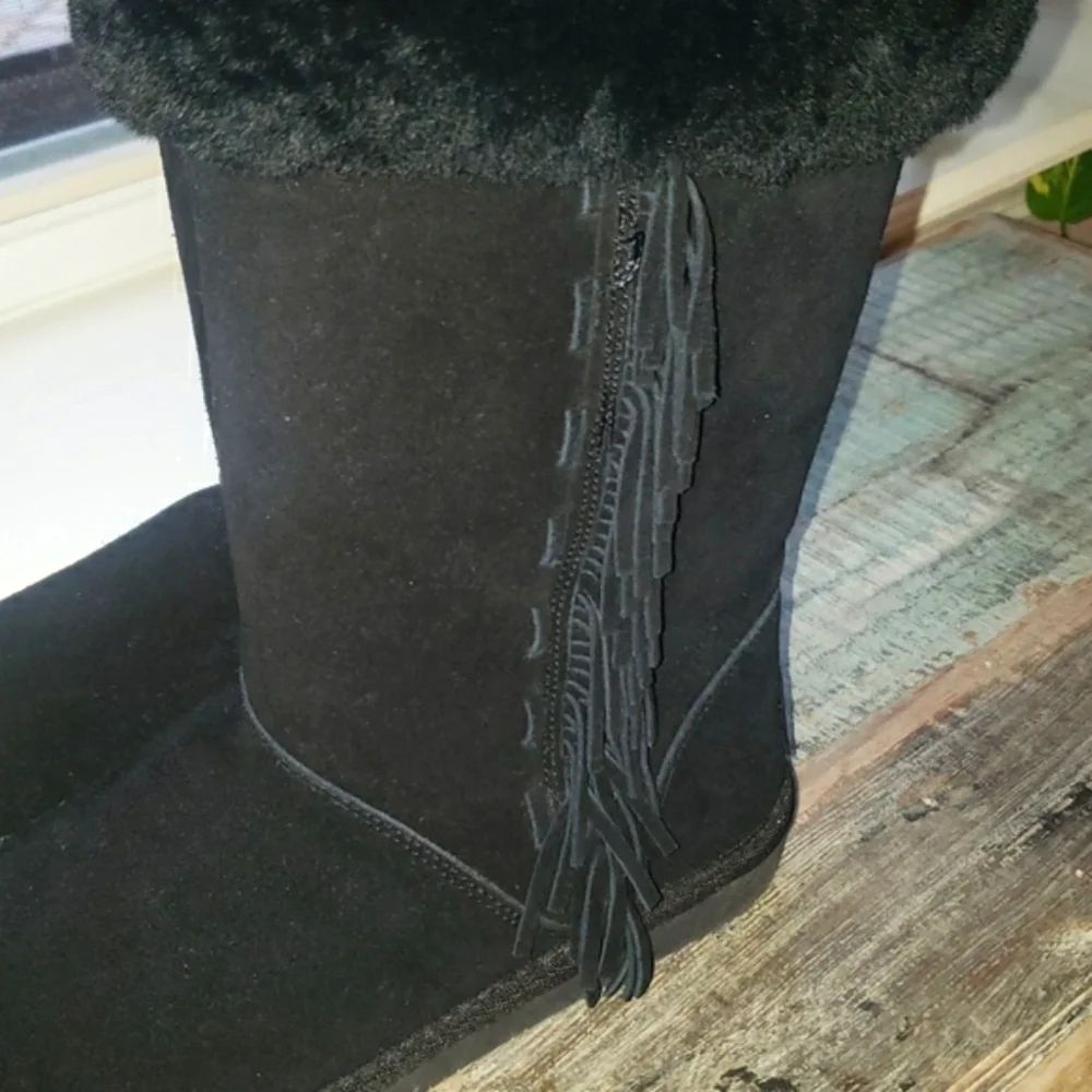 LNWOT! Minnetonka Fringe Boots 8